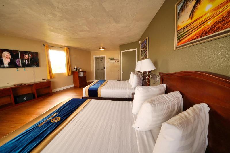 Double Room with Sea View image 2