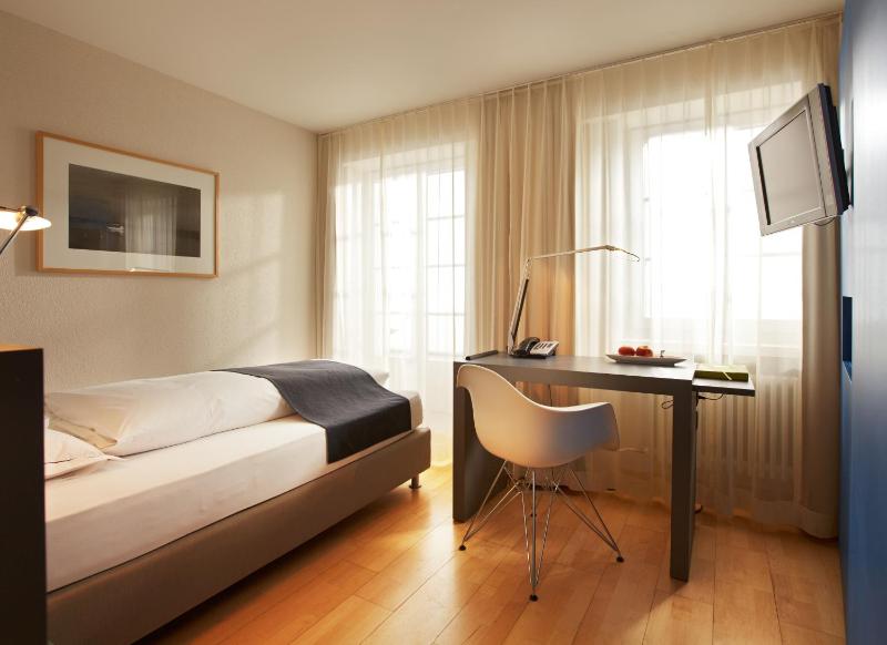 Single Room image 3