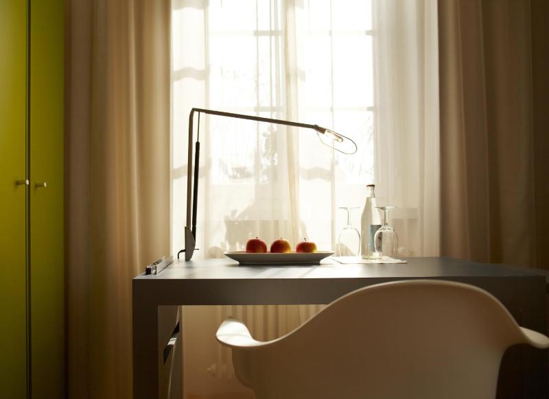 Single Room image 2
