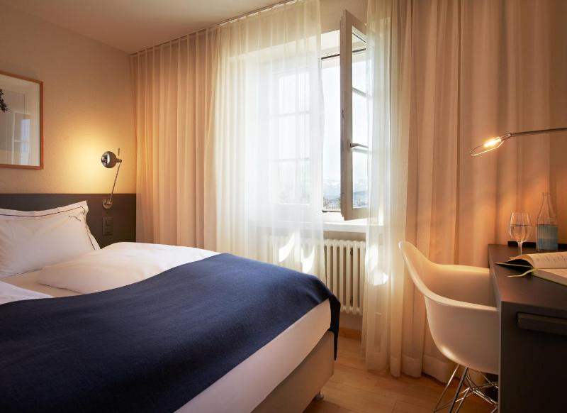 Double Room with Queen Size Bed image 3
