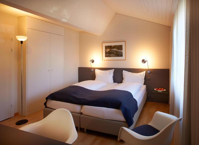 Standard Twin Room image 2