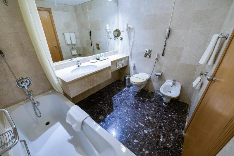 Standard Twin Room image 2