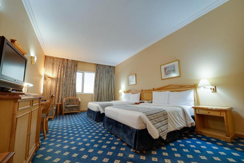 Standard Twin Room image 4