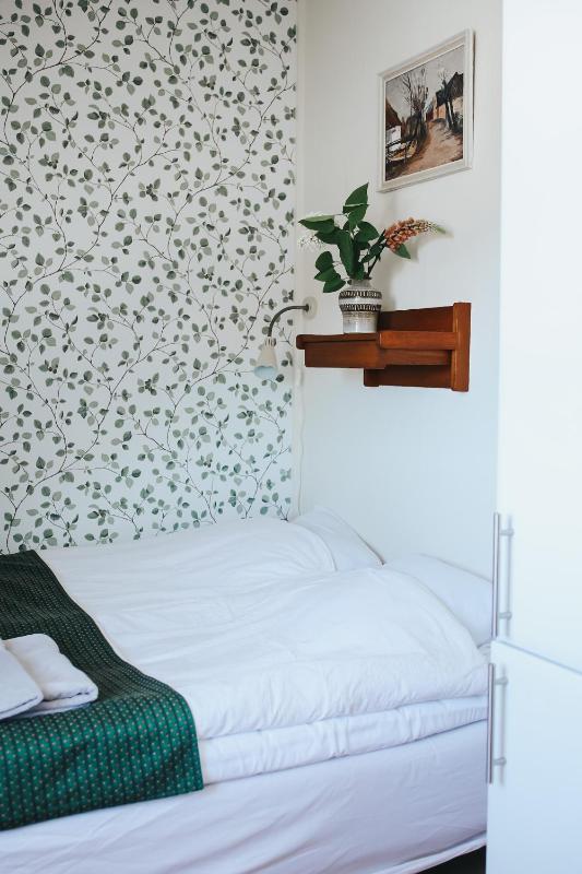 Small Double Room image 4