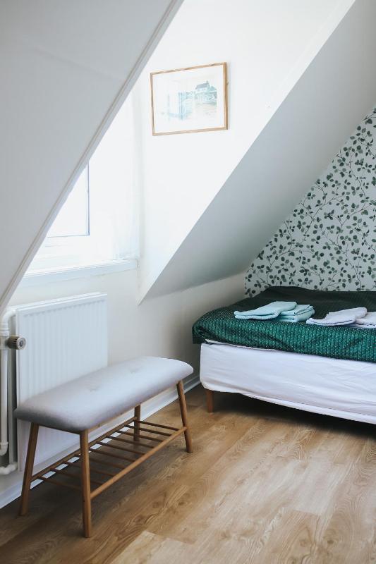 Small Double Room image 3