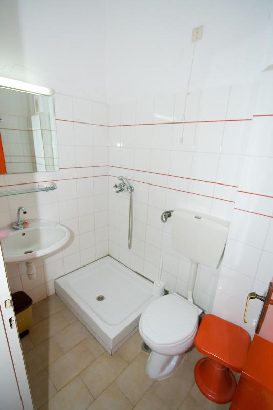 Twin Room image 2