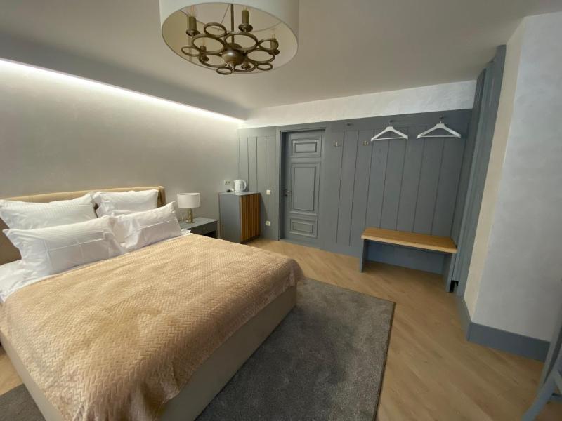 Deluxe Double Room image 4
