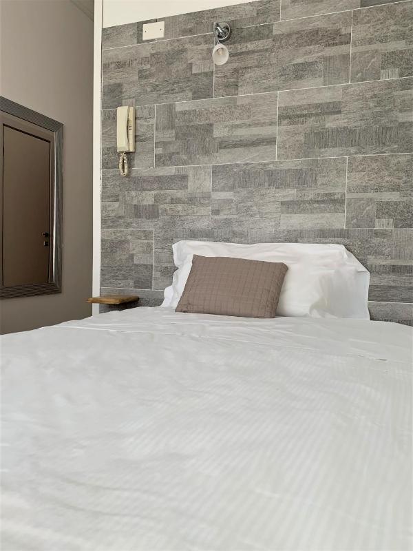 Economy Double Room image 2