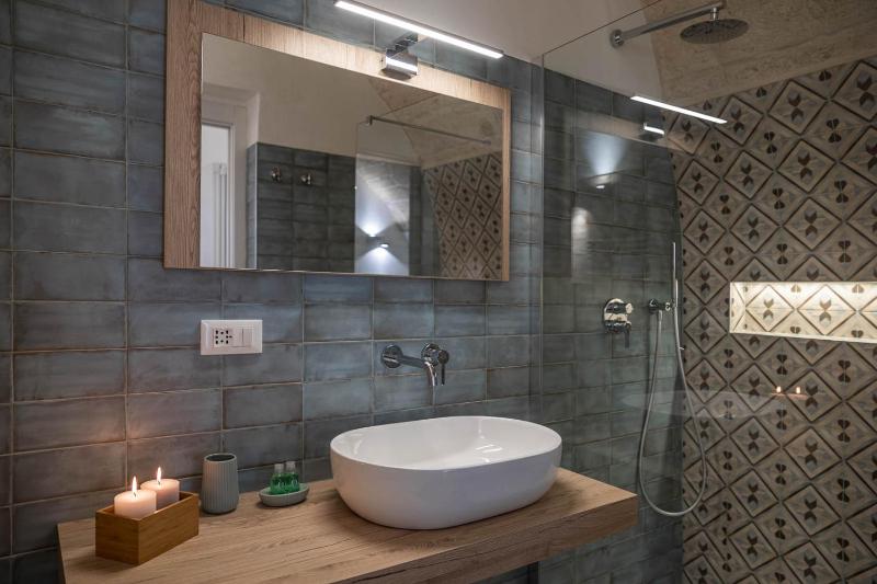 Suite with Spa Bath image 4