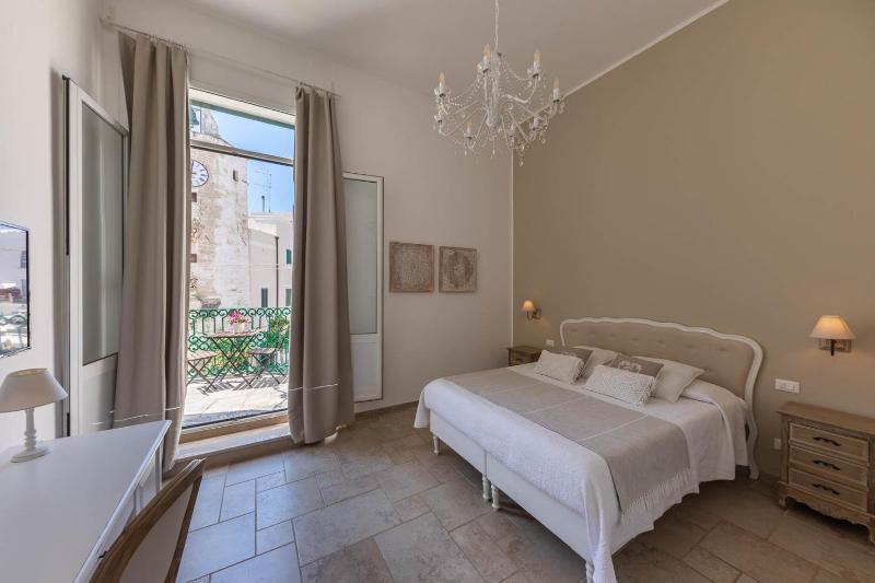 Suite with Balcony image 1