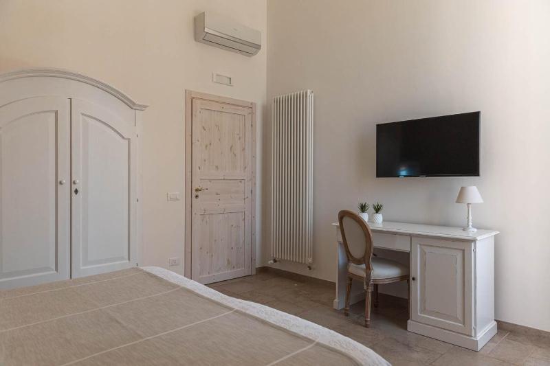 Suite with Balcony image 4