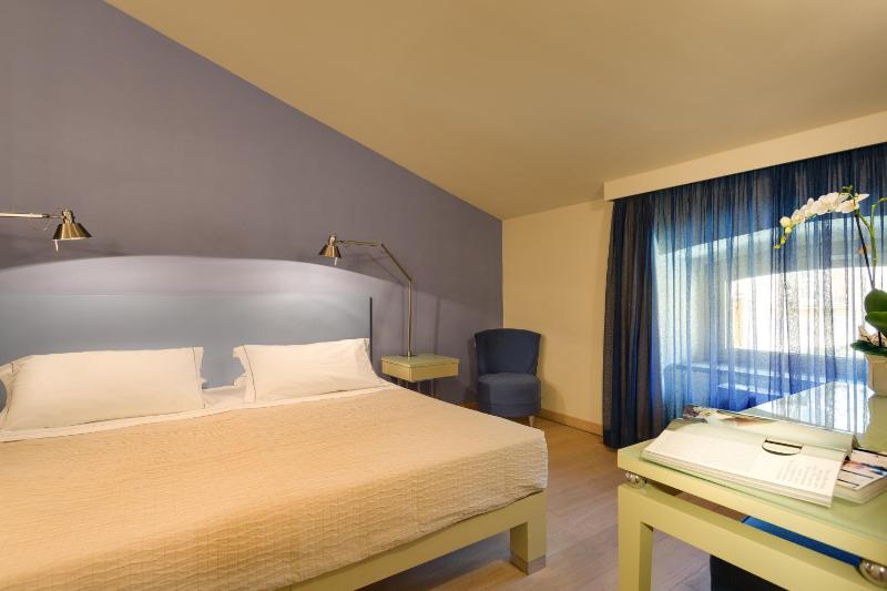 One-Bedroom Apartment image 3