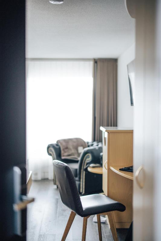Double or Twin Room with Balcony image 4
