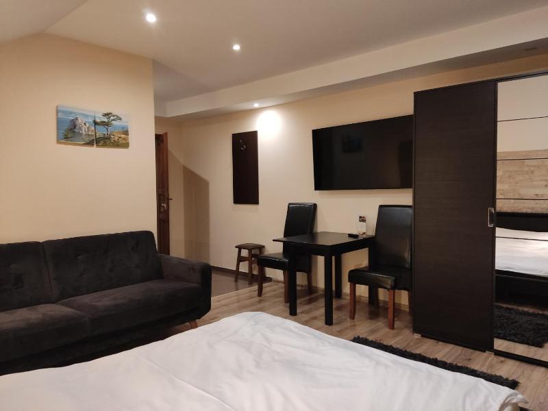 Deluxe Family Room image 2