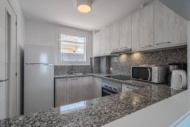 Amazing apartment with sea views and AC PA06 - image 20