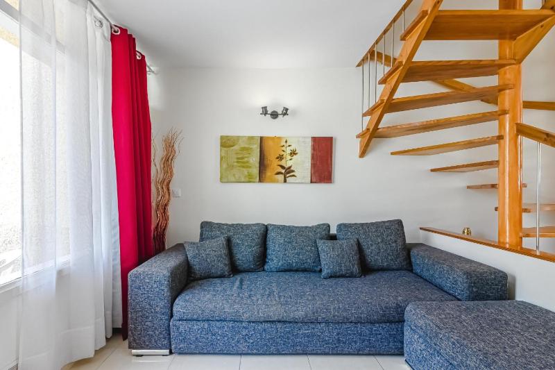 One-Bedroom Apartment image 3