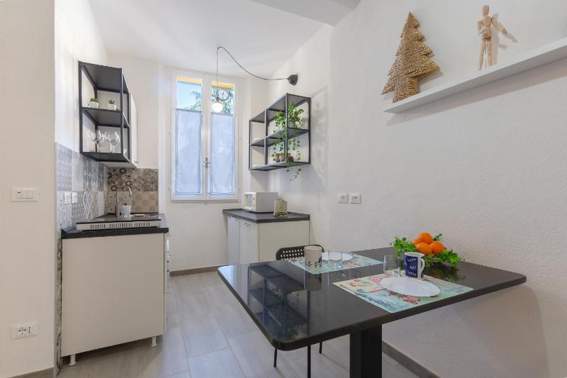 GuestHost - San Vitale University Center Apartment - image 4