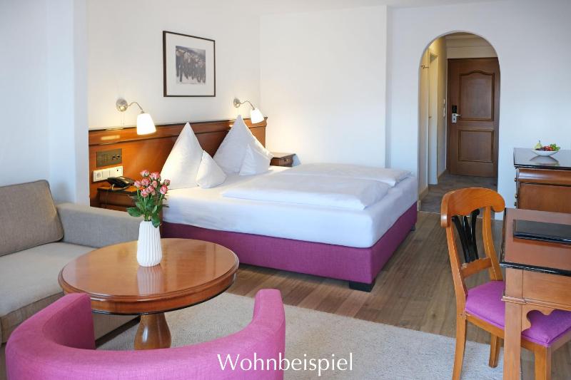 Deluxe Double Room with Balcony image 3