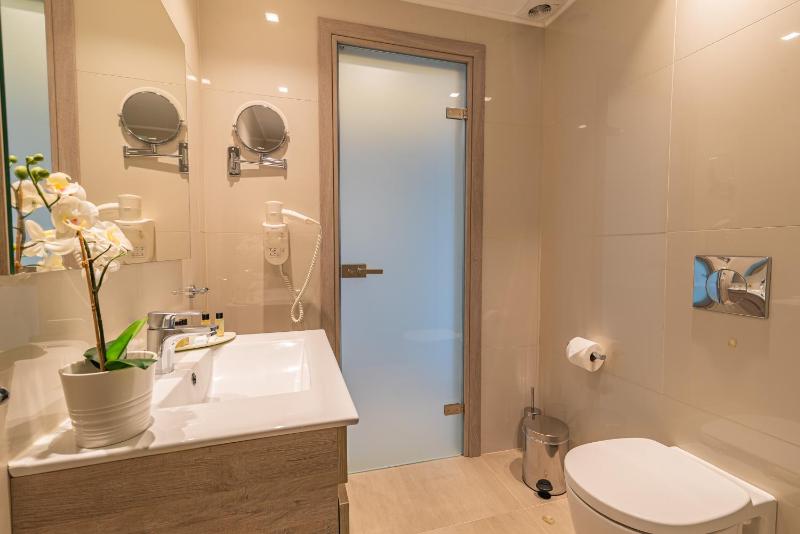 Deluxe Studio with Sea View image 4