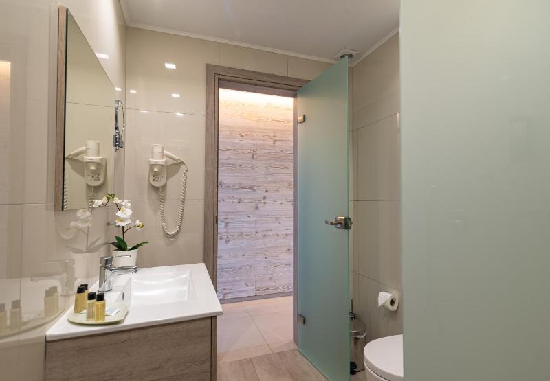Deluxe Studio with Sea View image 3