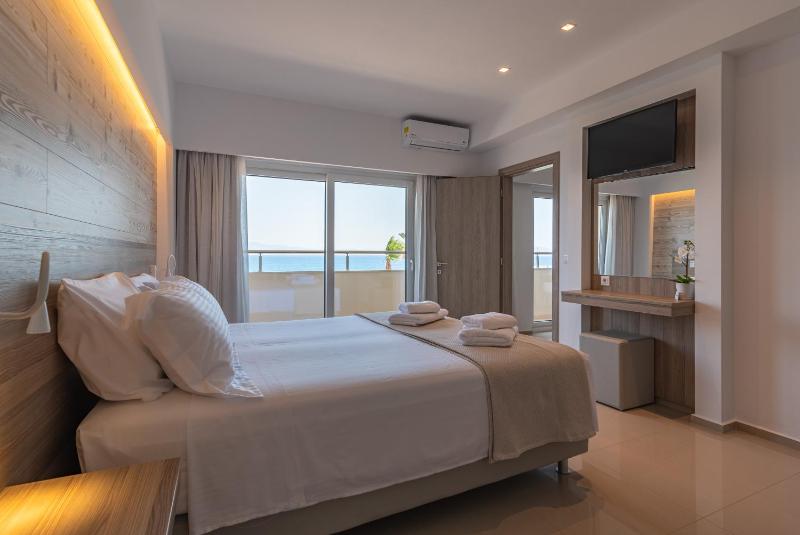 Deluxe Apartment with Sea View image 1