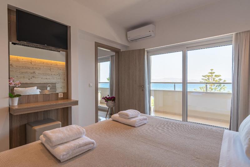 Deluxe Apartment with Sea View image 2