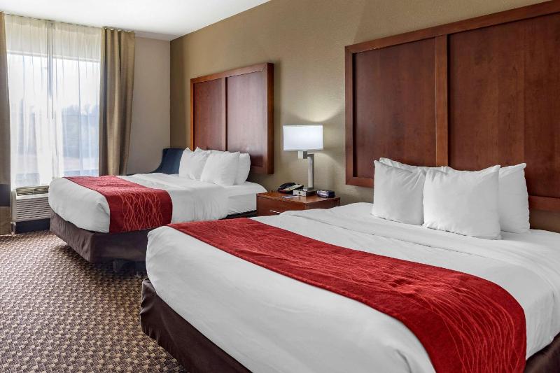 Queen Room with Two Queen Beds - Accessible/Non-Smoking  image 3
