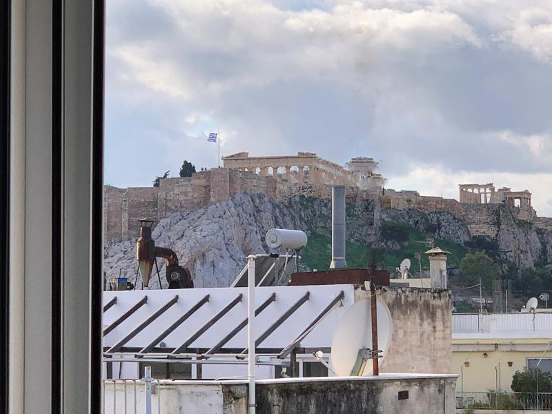 One-Bedroom Apartment image 2