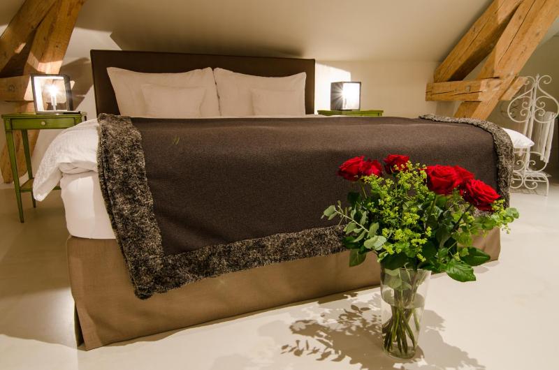 One-Bedroom Suite image 3