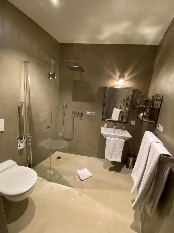 Double Room with Private Bathroom image 3