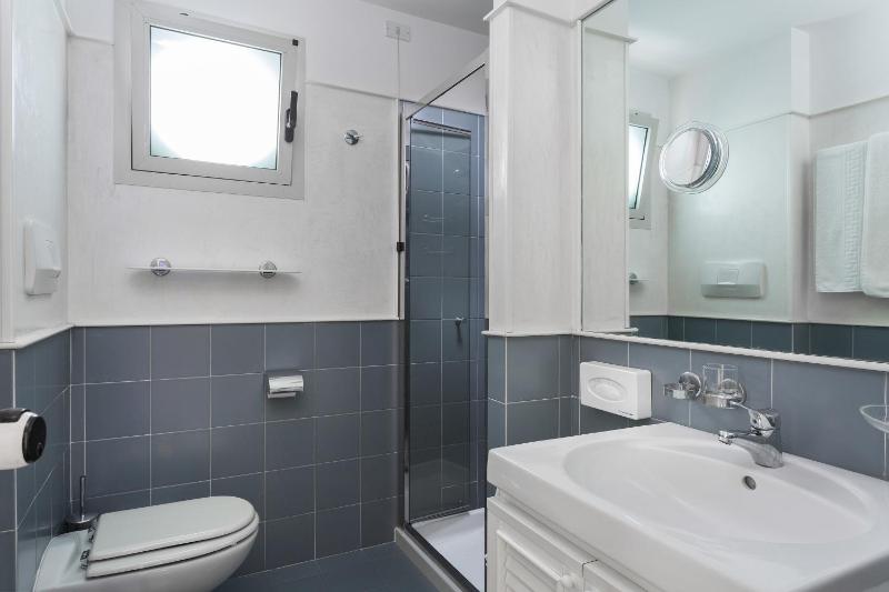 Single Room image 4