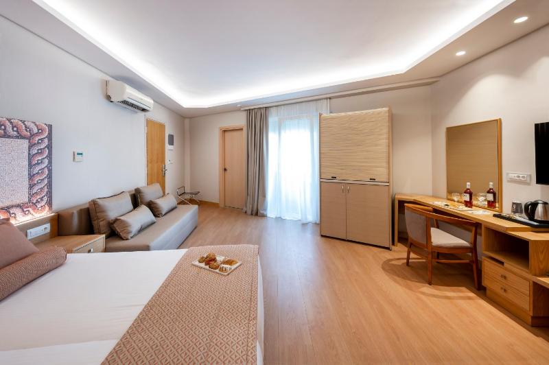 Quadruple Room image 1