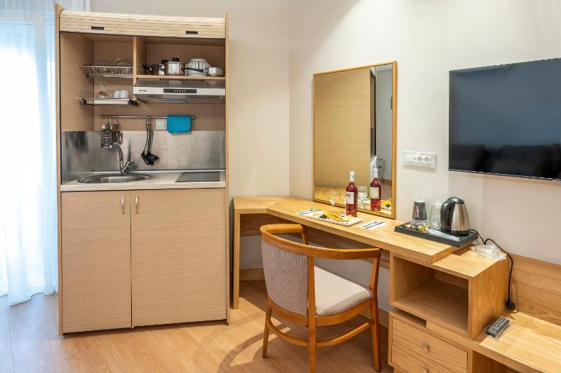 Quadruple Room image 4