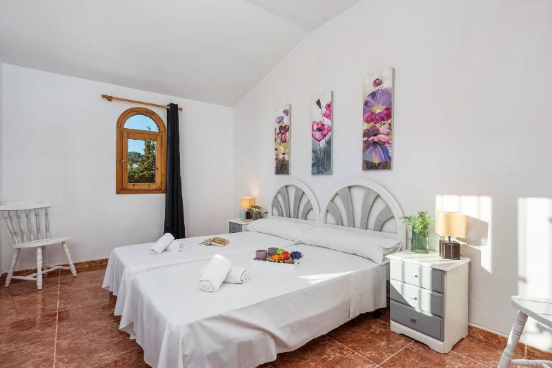 Villa Padilla - PlusHolidays - image 10