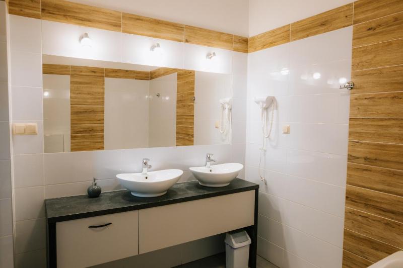 Deluxe Double Room with Bath image 2