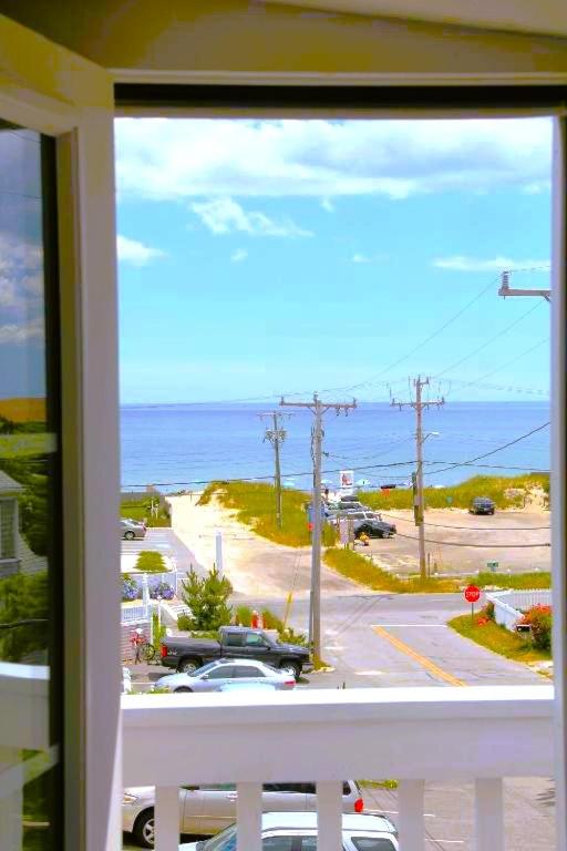  Queen Room with Balcony and Partial Ocean View #202 image 4