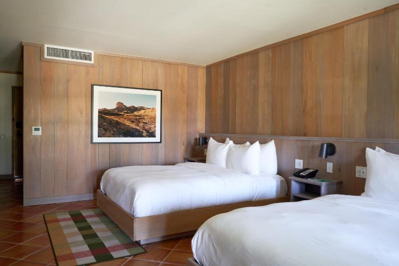 Queen Room - Disability Access image 3