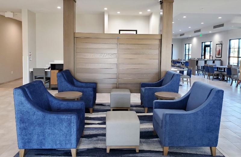 Comfort Suites Scottsdale Talking Stick Entertainment District - image 16