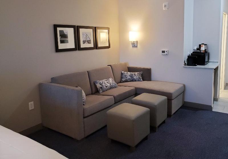 Comfort Suites Scottsdale Talking Stick Entertainment District - image 10