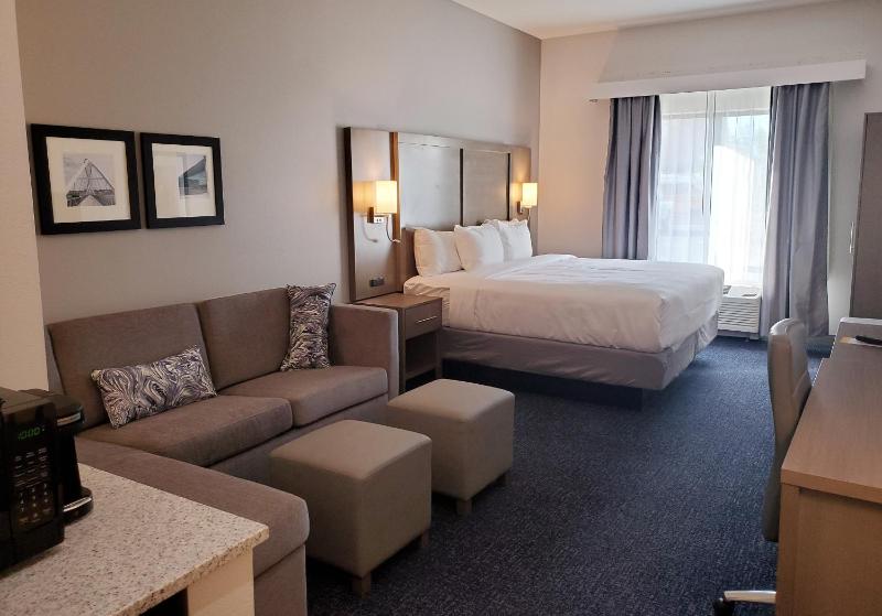 King Suite with Sofa Bed - Non Smoking image 2