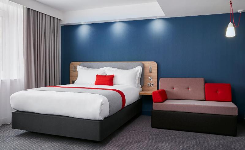 Standard Double Room with Single Sofa Bed and Free Hot Breakfast image 2