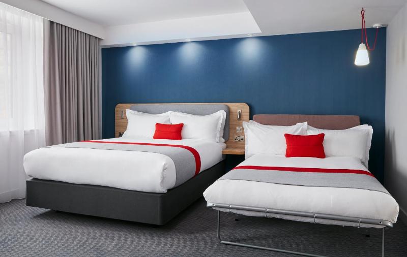 Standard Double Room with Single Sofa Bed and Free Hot Breakfast image 4