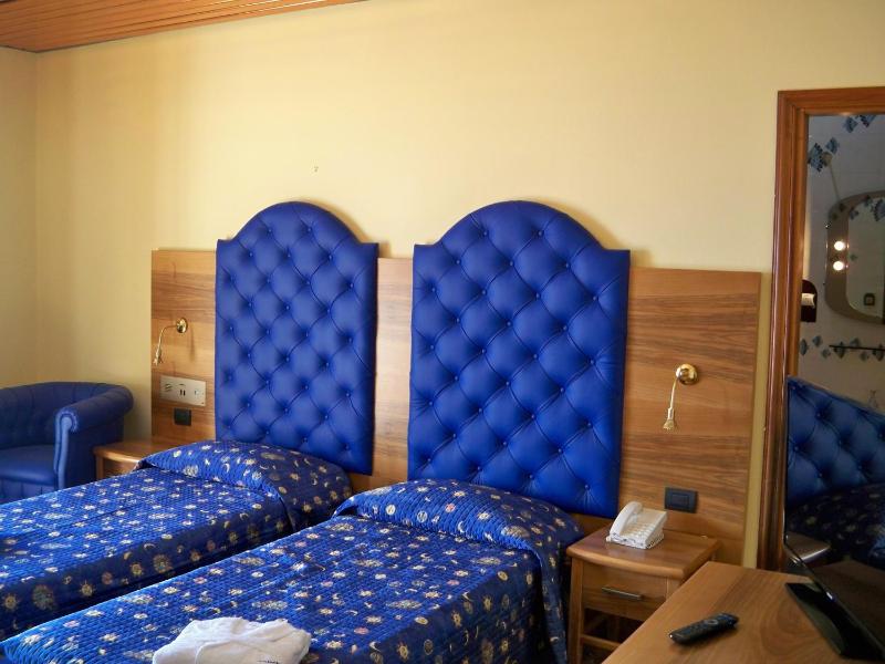 Double or Twin Room with Sea View image 2