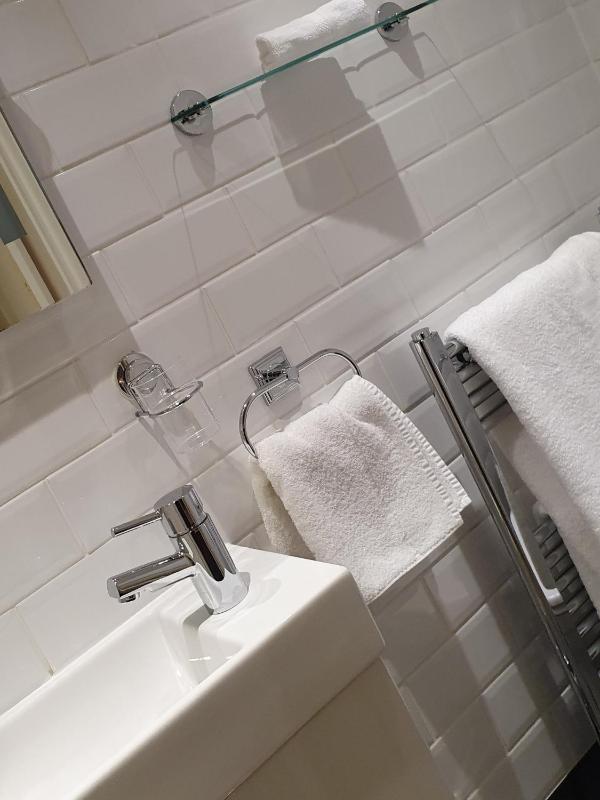 Double Ensuite Room image 1