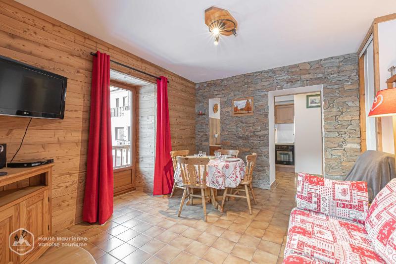 153 Rue des Rochers Images