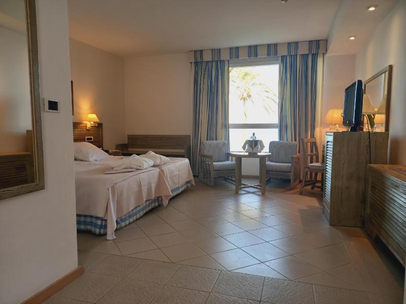 Double Room image 3