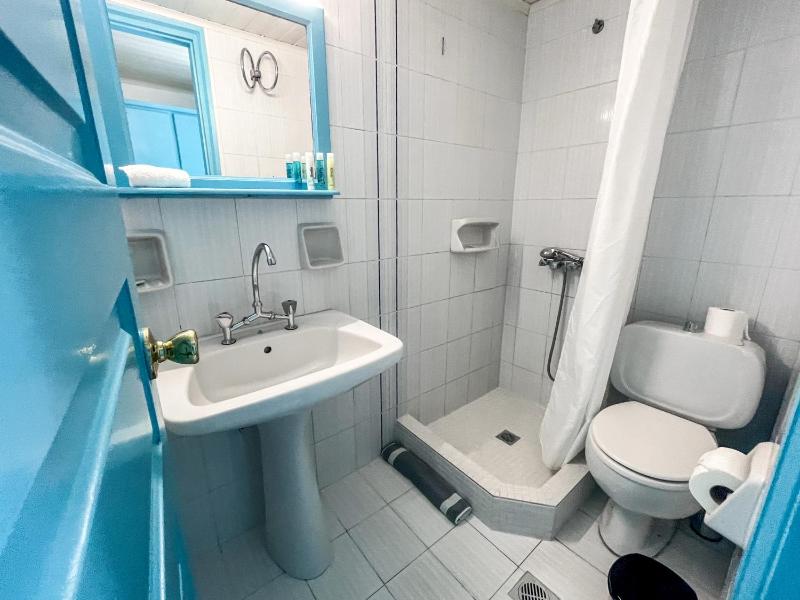 Double or Twin Room with City View image 4