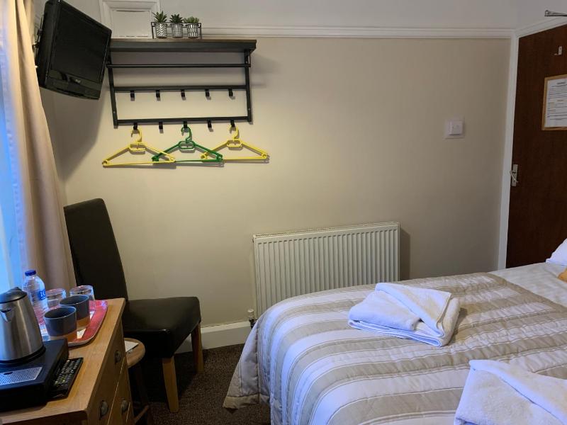 Double Room image 3
