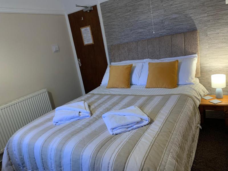 Double Room image 4