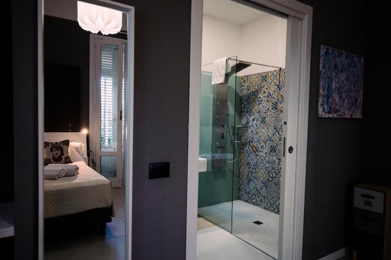 Deluxe Room image 3